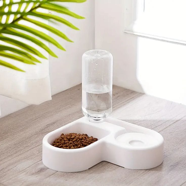 "Heart Shaped Automatic Pet Water and Food Dispenser, Self Refilling Bowl for Cats and Dogs."